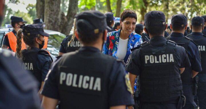 Quilmes: Mayra Mendoza le dio la bienvenida a 90 nuevos policías para el municipio
