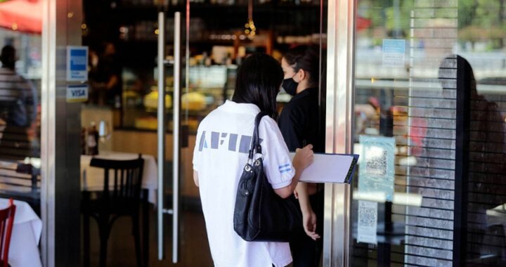 AFIP sancionó reconocidos locales gastronómicos por irregularidades laborales
