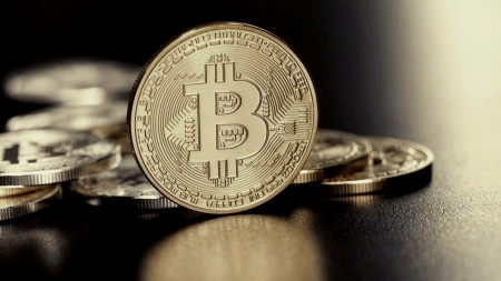 Se derrumba el Bitcoin: llega a su nivel más bajo en 18 meses