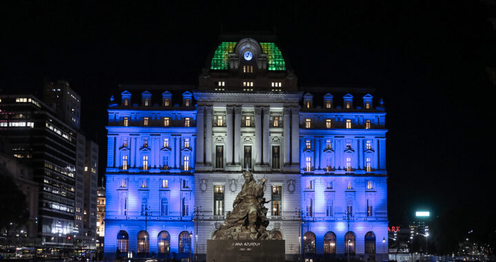 Gesto del Gobierno a Brasil: celebran los 200 años de la independencia iluminando el CCK