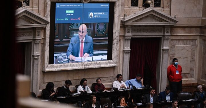 El jefe de gabinete Manzur presenta su informe de gestión en Diputados