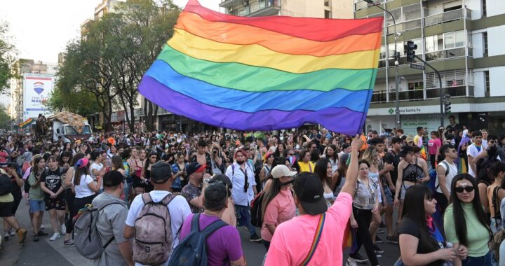 Marcha del Orgullo: Una fiesta que mantiene viva la demanda de leyes