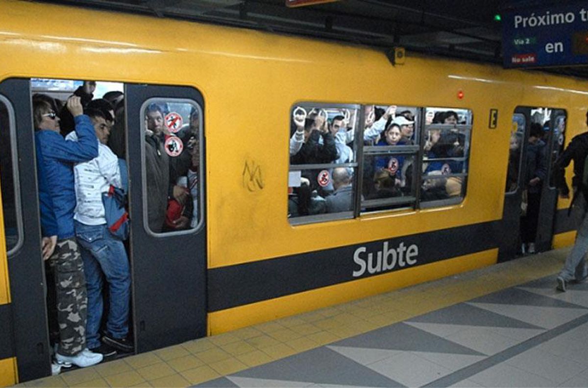 Subtes: el pasaje vuelve a $125 - Deuda Prometida