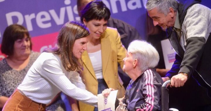 Mayra y Raverta entregaron más de 650 resoluciones jubilatorias en Quilmes