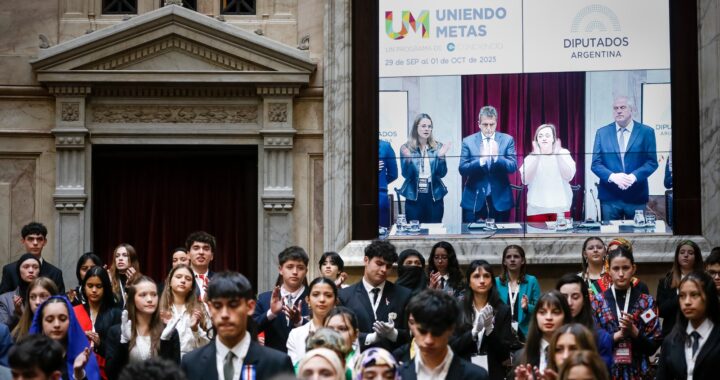 Encuentro con 900 jóvenes en la Cámara de Diputados