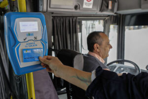 Nuevo golpe al bolsillo: cuánto aumentan colectivos, subte y peajes en mayo