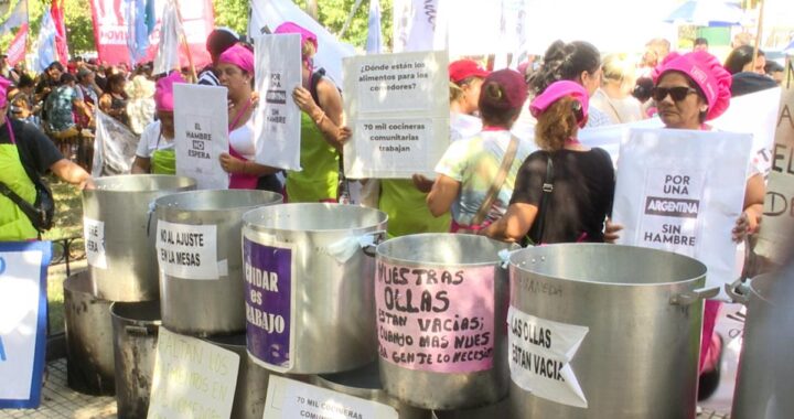 Con los comedores en crisis, organizaciones sociales protestan en la Quinta presidencial