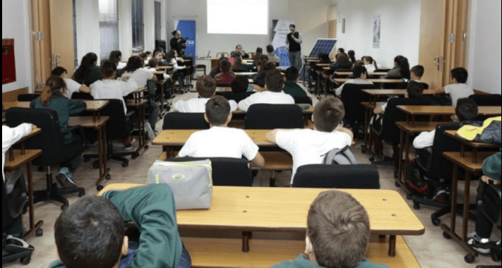Jorge Macri no le da plata a la escuela pública, pero sí a la privada