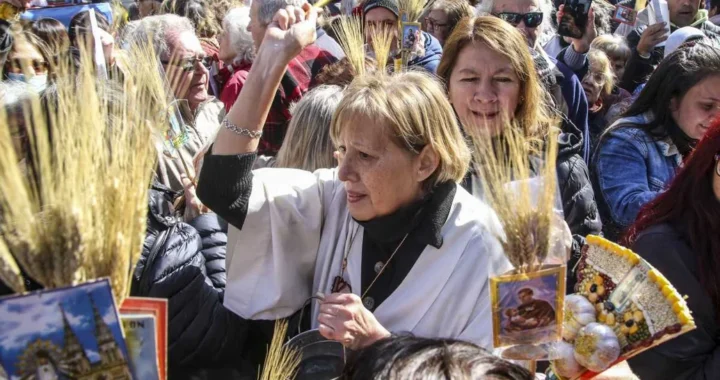 San Cayetano: miles de personas pide pan, salud y trabajo