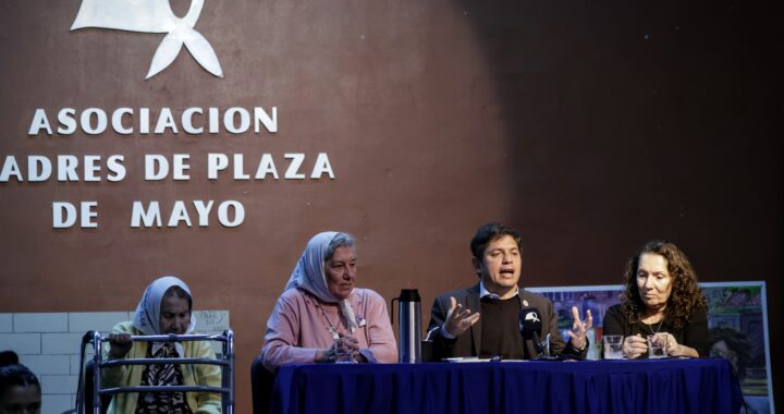 Kicillof dictó una clase pública en defensa de la Universidad de las Madres de Plaza de Mayo