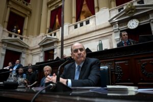 Francos, tras negarle mejora a los jubilados: «Hice uso del teléfono y sacamos un empate»