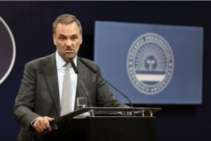 «La gasto como quiero»: la respuesta de Adorni a las preguntas sobre su misterioso patrimonio