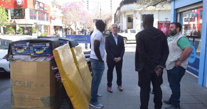 Alak supervisó la relocalización de vendedores ambulantes que dejan la calle