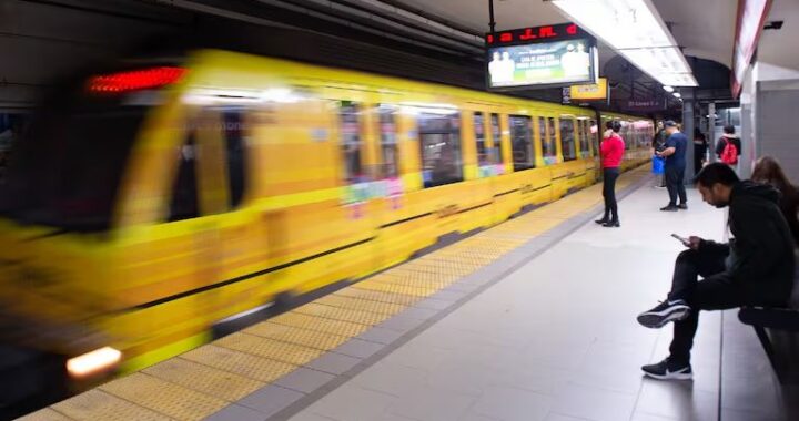 Subte gratis para personas mayores: un paso concreto frente a la motosierra del ajuste