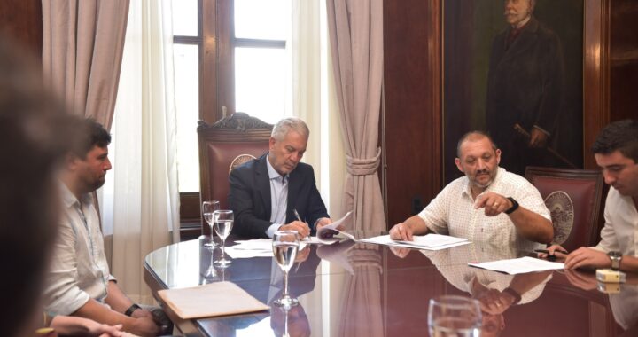 Firma de contrato y comienzo de obras para el ambicioso plan de alumbrado público de La Plata