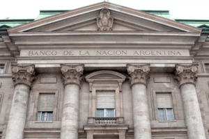 «Que los bancos trabajen de bancos»: los internacionales lideraron las ganancias del año pasado