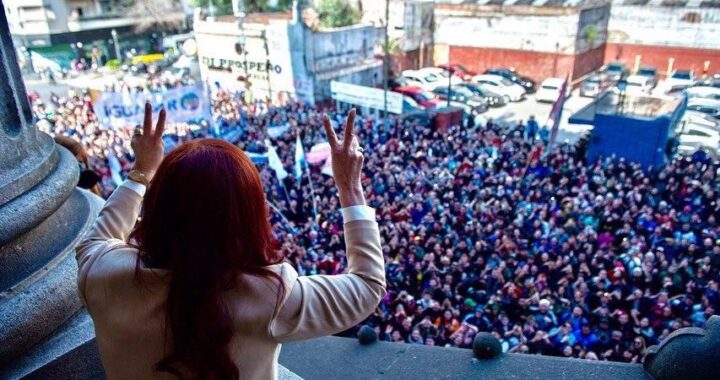 Mirá en vivo el discurso de Cristina Kirchner a la militancia desde su casa