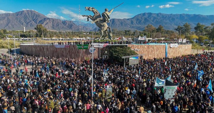 El mensaje de Quintela en la movilización en defensa de la democracia: «La patria nos necesita»