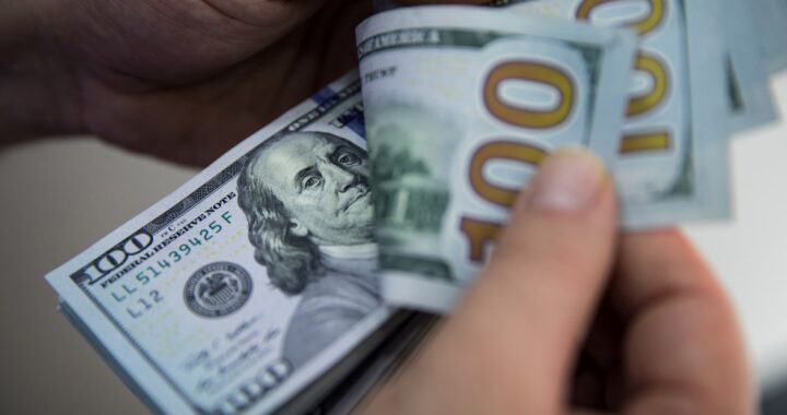 Dólar recalentado: desde el «Comprá, campeón» de Caputo, el blue subió $ 125