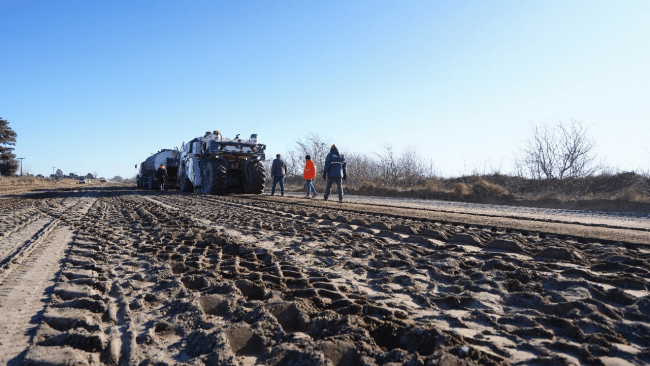 Mientras Milei desfinancia el arreglo de caminos, la Provincia arrancó obras en la Ruta del Cereal
