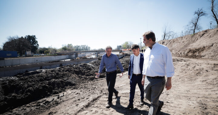 Inversión en PBA: Kicillof recorrió obras hidráulicas en Luján y Mercedes