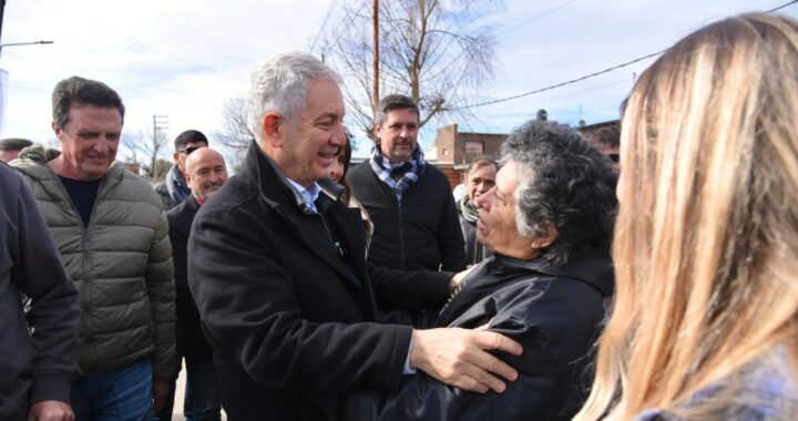 Alak y los candidatos de Fuerza Patria recorren todos los barrios en el último día de campaña