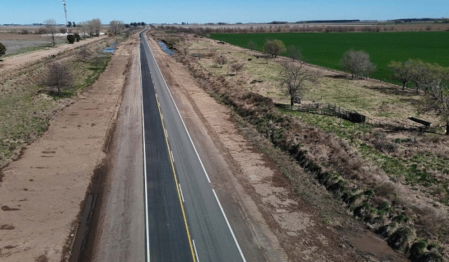 Kicillof acelera la pavimentación estratégica Ruta del Cereal para potenciar el agro