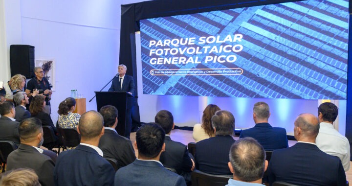 Ziliotto firmó el contrato del primer Parque Solar con inversión privada