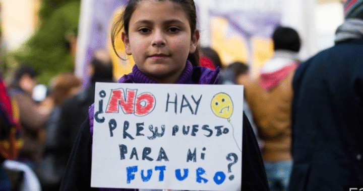 La libertad retrocede: la inversión educativa se hunde al nivel más bajo en 10 años