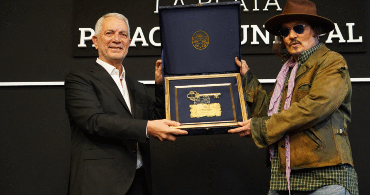 Alak distinguió como Visitante Ilustre a Johnny Depp