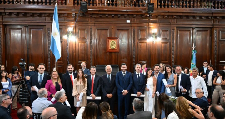 Alak encabezó la jura de los concejales electos en La Plata