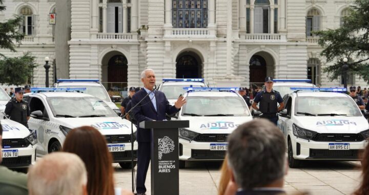 Alak y Kicillof refuerzan la seguridad en La Plata con la entrega de 40 móviles policiales