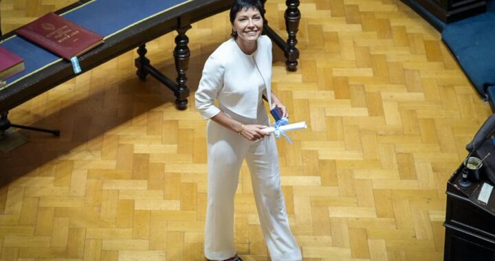 «¡Por Cristina libre, sí, juro!»: Mayra Mendoza asumió como diputada provincial y cargó contra la proscripción de CFK