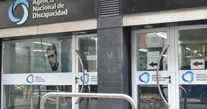 ¿Para eliminar evidencias de las coimas por discapacidad? Milei cerró la ANDIS