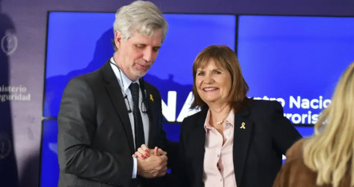 Mientras veta leyes sociales, Milei sube otros $26 mil millones a la SIDE