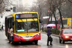 Golpe al bolsillo: viajar en el AMBA se encareció hasta 1.000% desde la llegada de Milei