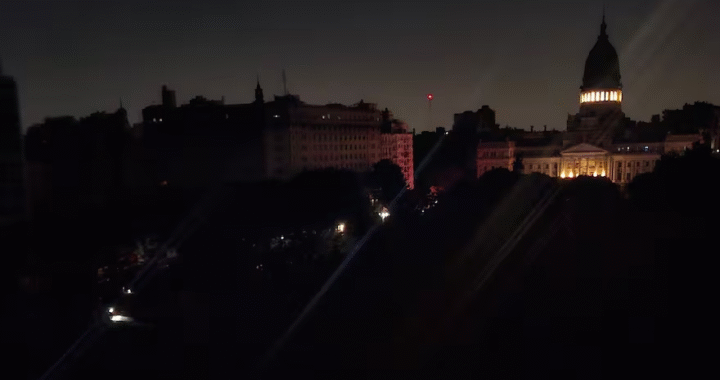 Servicios caros y malos: el Gobierno oficializó tarifazo de luz en medio del apagón histórico