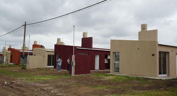 En Castelli, Kicillof reactiva las viviendas frenadas por Milei