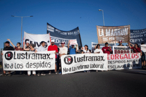 La crisis laboral escala con despidos y protestas: ¿qué pasa con Lustramax?