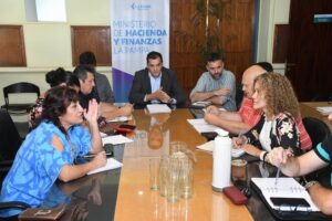 La Pampa ofrece aumento salarial trimestral por encima de la inflación