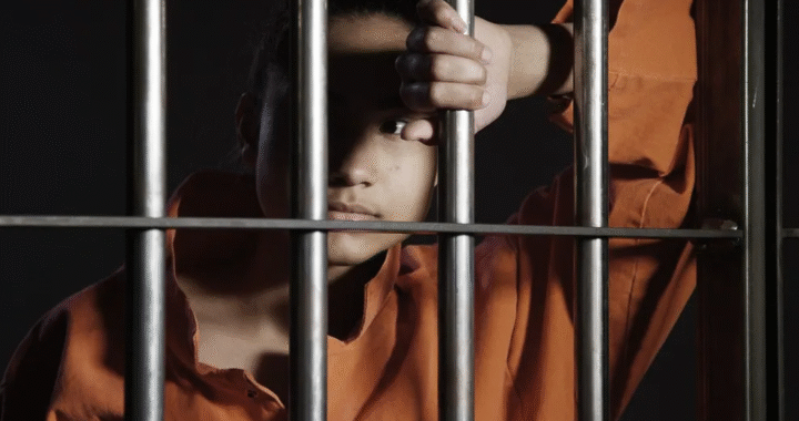 Qué dice la ciencia sobre la baja de imputabilidad y el impacto de la cárcel en adolescentes