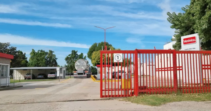 Ajuste y recesión: una de las mayores lácteas del país deja 700 familias al borde del abismo