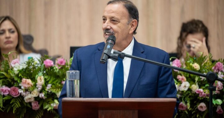 El llamado al diálogo de Quintela versus la catarata de insultos de Milei