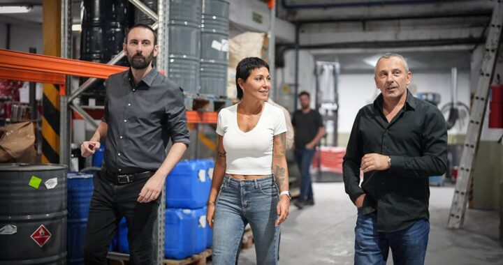 Mayra Mendoza y Damián Selci recorrieron la fábrica Expo Color en Hurlingham para apoyar a las Pymes