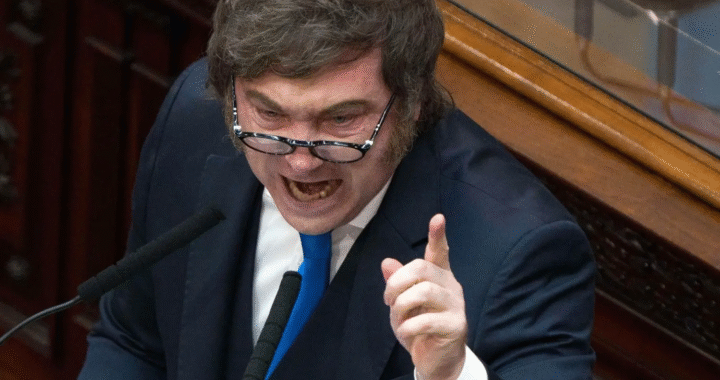 Ordinario es poco: entre mentiras y agresiones, Milei hizo el ridículo en el Congreso