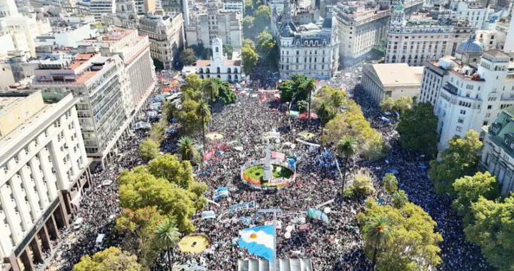 «Digan dónde están»: en épocas de negacionismo, la Plaza se volvió a llenar