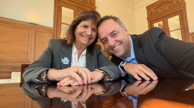 Más casta que nunca: según la IA, se necesitan hasta 45 jubilaciones mínimas para comprar el reloj Adorni