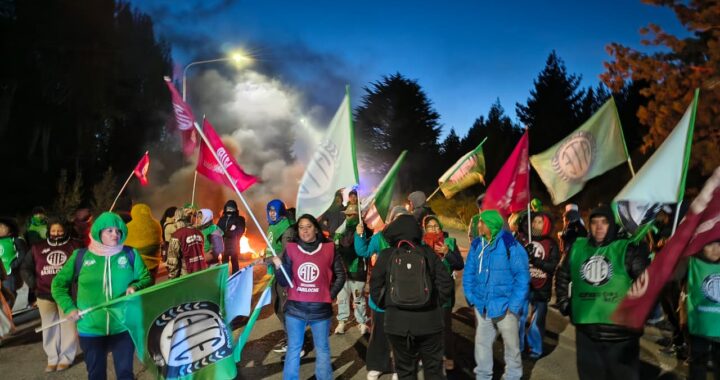 ATE bloquea los aeropuertos de Bariloche y El Calafate y concentra en Aeroparque