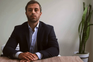 Flojo de papeles: otro funcionario libertario fue denunciado por más créditos y propiedades