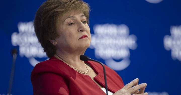 Según el FMI, la receta libertaria traerá menos crecimiento y más inflación